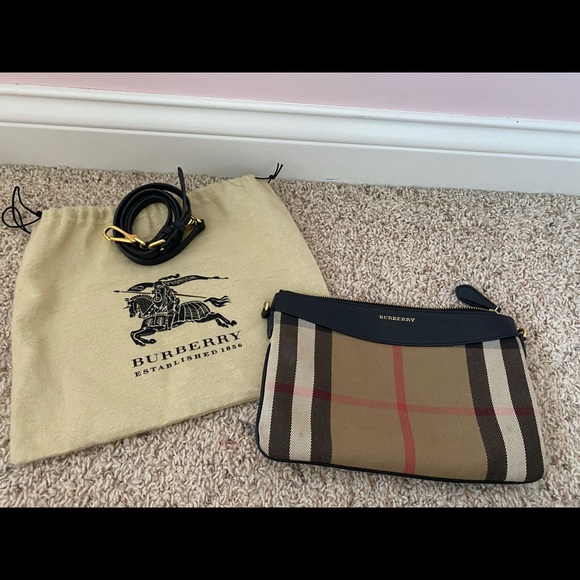 Burberry Handbags - Burberry crossbody bag